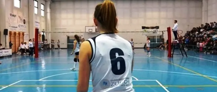 Una schiacciata contro la violenza sulle donne, volley calabrese in prima linea