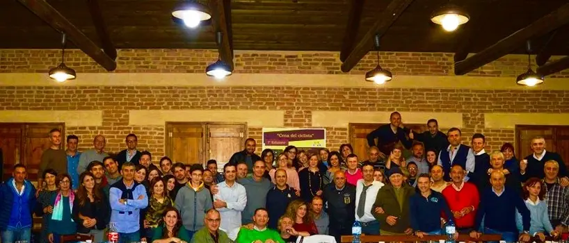 I ciclisti si ritrovano a cena per celebrare i valori dello sport