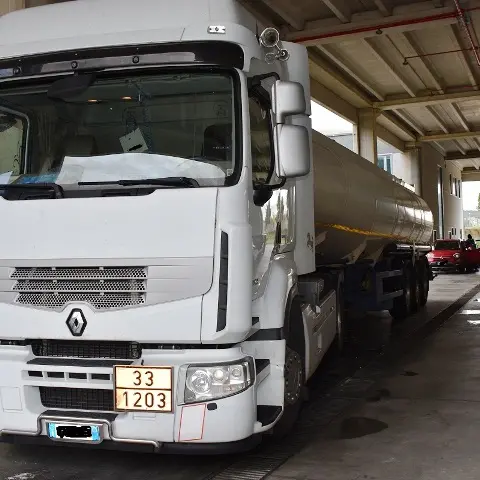 Frodava i distributori occultando carburante, denunciato