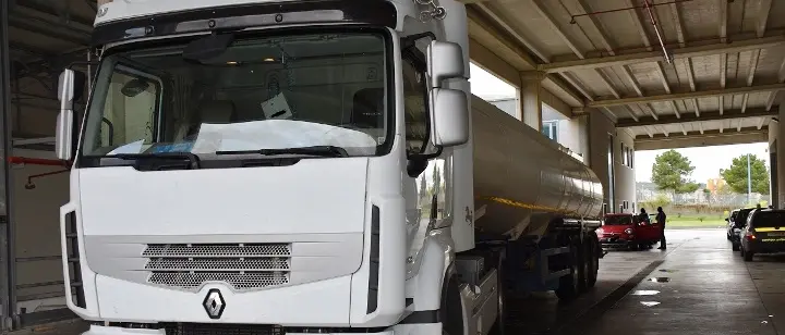 Frodava i distributori occultando carburante, denunciato