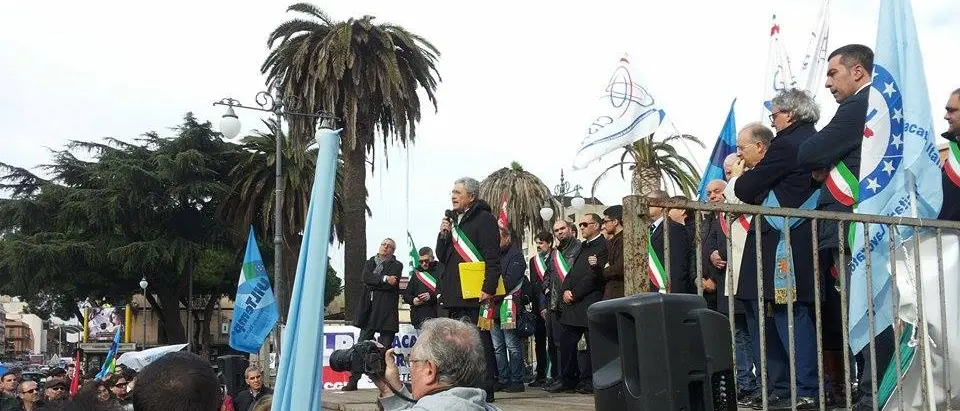 No al taglio della Prefettura, Vibo scende in strada