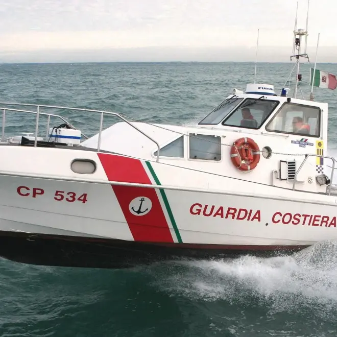Urta uno scoglio: imbarcazione soccorsa a largo di Tropea