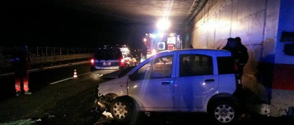 Incidente in A3 nei pressi dello svincolo di Mileto, muore diciannovenne
