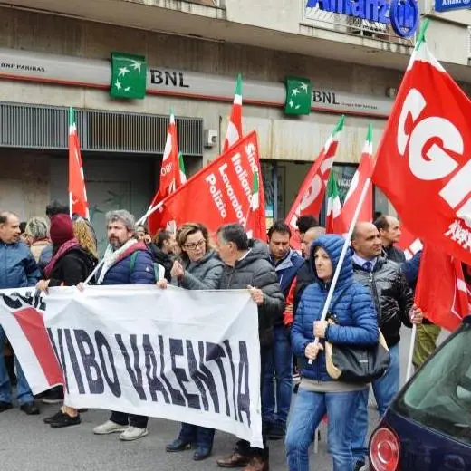 Il filo rosso che unisce le vertenze calabresi: da Vibo a Crotone e Castrovillari… “aspettando Godot\"