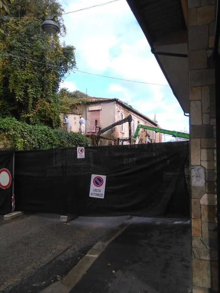 Demolizione del \"palazzo della vergogna\", partiti i lavori