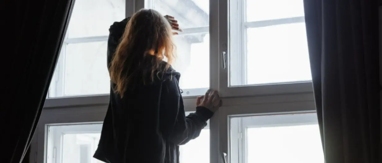 Covid, lo sfogo di una famiglia del Vibonese: «Mia madre, paziente fragile, abbandonata da tutti»