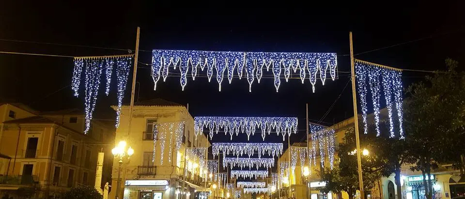 Aria di festa a Pizzo tra luminarie ed eventi natalizi