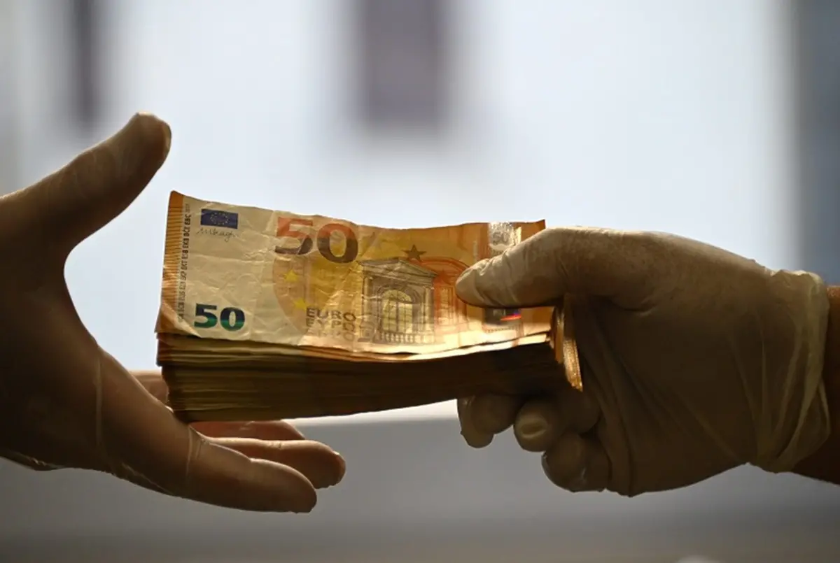 Vibo, mazzetta di mille euro per oliare pratiche Inail per 23mila: le accuse della Procura all’imprenditore Giuseppe D’Amico