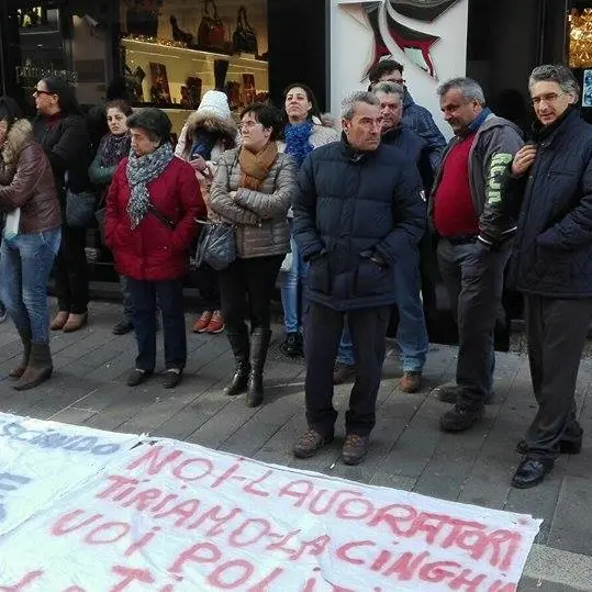Parco delle Serre, tirocinanti ricevuti dal prefetto ma la protesta continua