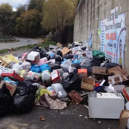 Rifiuti, Cutrullà al vetriolo contro Costa: «Fallita la sua cura. Situazione disastrosa»