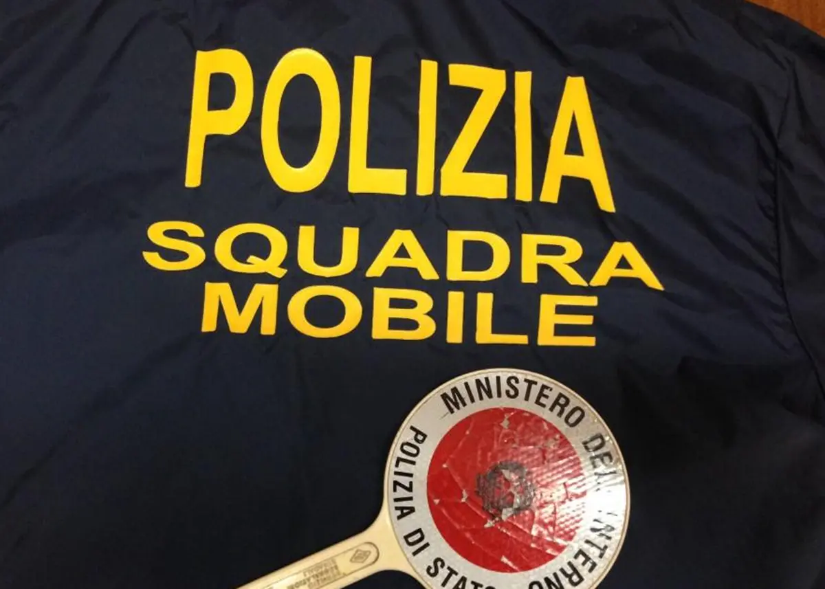 Perseguita la sua ex fidanzata: la polizia di Vibo gli notifica il divieto di avvicinamento