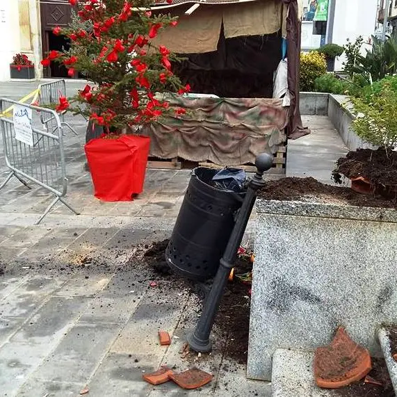 Vandali in azione nella notte tra piazza Diaz e corso Umberto - FOTO