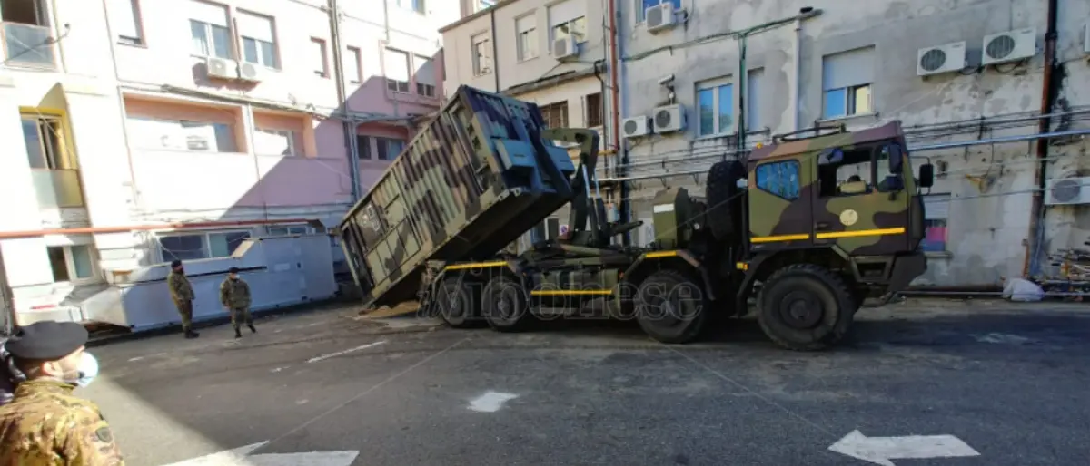 Covid Vibo, l’Esercito allestisce un laboratorio mobile: si potranno processare 400 tamponi al giorno