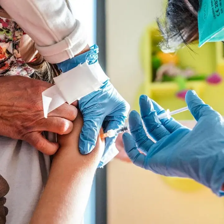Al via anche nel Vibonese la campagna vaccinale anti-influenzale e anti-Covid
