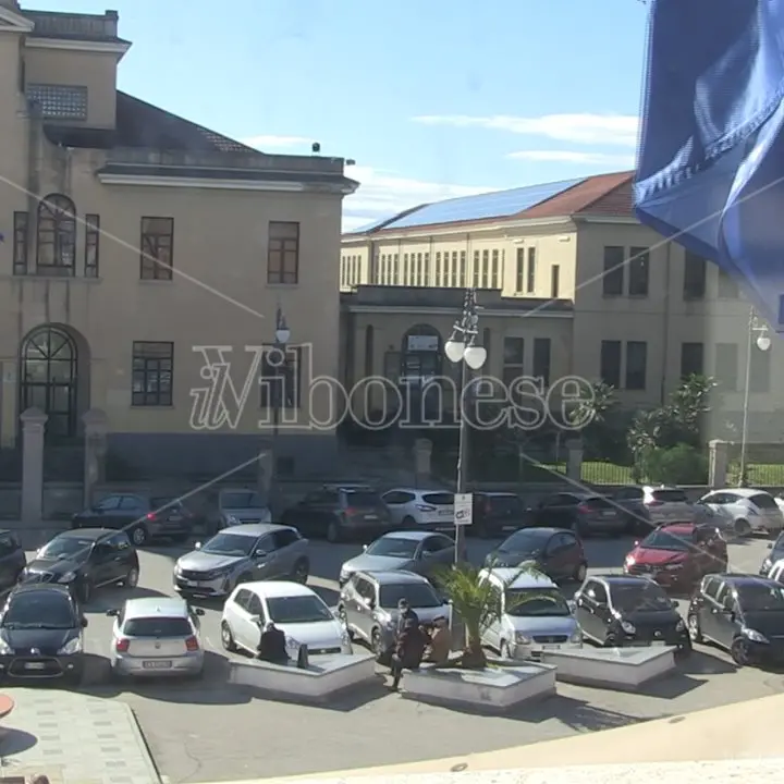 Vibo, piazza Municipio: in arrivo l'ordinanza che riduce il parcheggio - Video