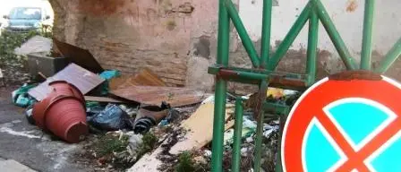 Rifiuti a due passi da Santa Maria la Nova, la denuncia di “CambiAmo Vibo”