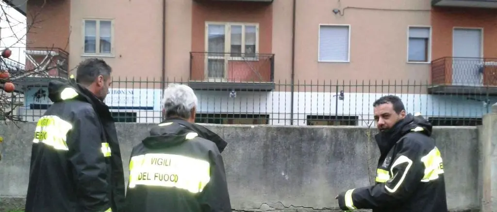 Si apre voragine in via Carlo Parisi a Vibo, otto famiglie evacuate - FOTO/VIDEO
