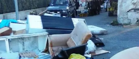 Rifiuti al mercato di Vibo Marina, la segnalazione di Ceravolo