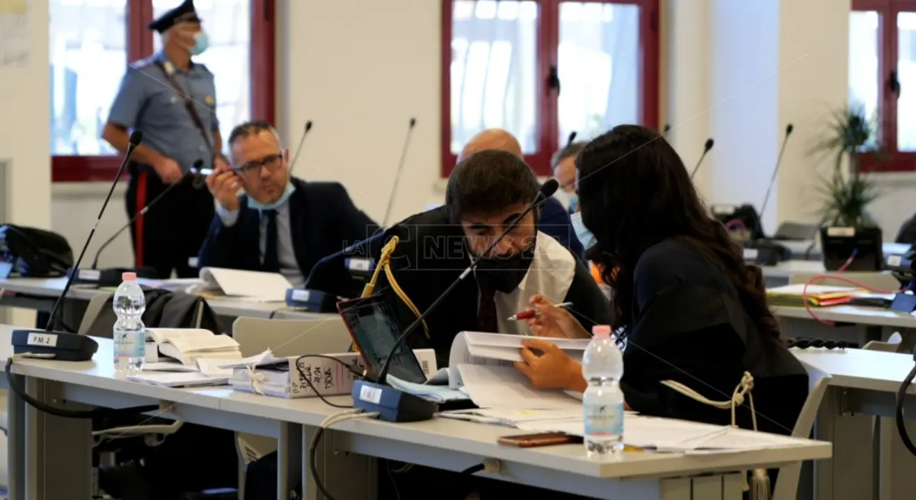 Imponimento, le armi del clan Anello: dalla Svizzera al supermarket delle cosche