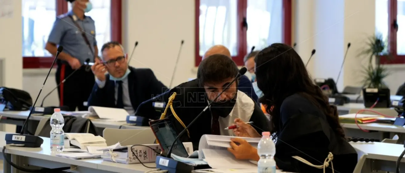 Imponimento, le armi del clan Anello: dalla Svizzera al supermarket delle cosche