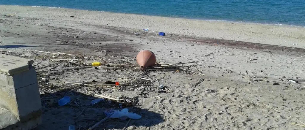 GALLERY | Incuria e degrado sul lungomare