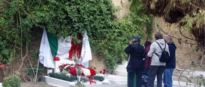 Da Serra San Bruno ad Hammamet, forzisti in pellegrinaggio alla tomba di Craxi