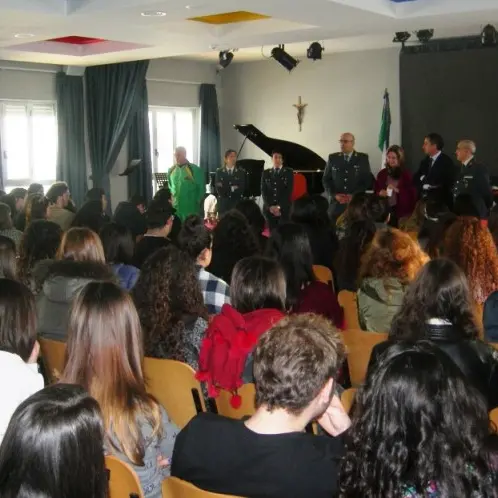 La Guardia di finanza entra nelle scuole con il progetto “Educazione alla legalità”