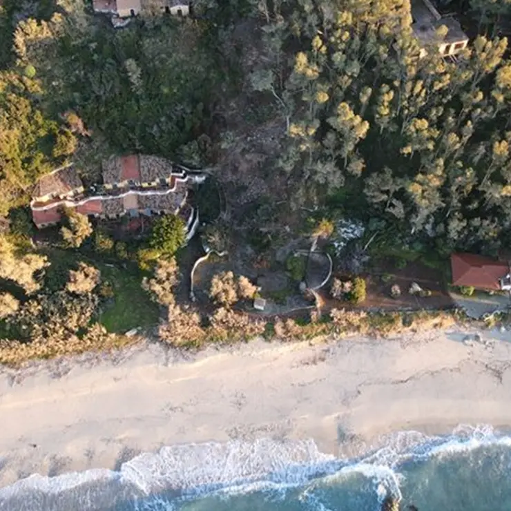 Parghelia, sequestrata strada realizzata a ridosso del mare: tre denunce