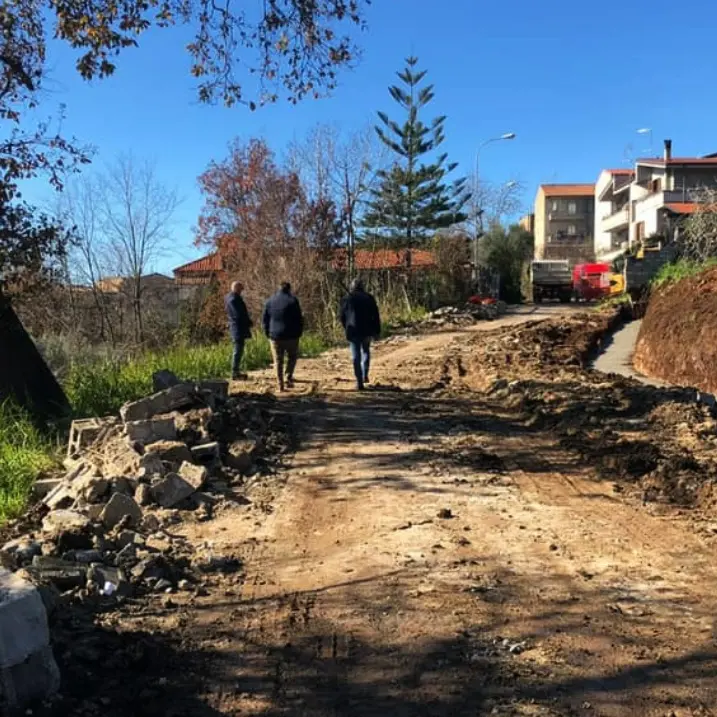 San Calogero, entrano nel vivo i lavori di ripristino della strada Pirandello