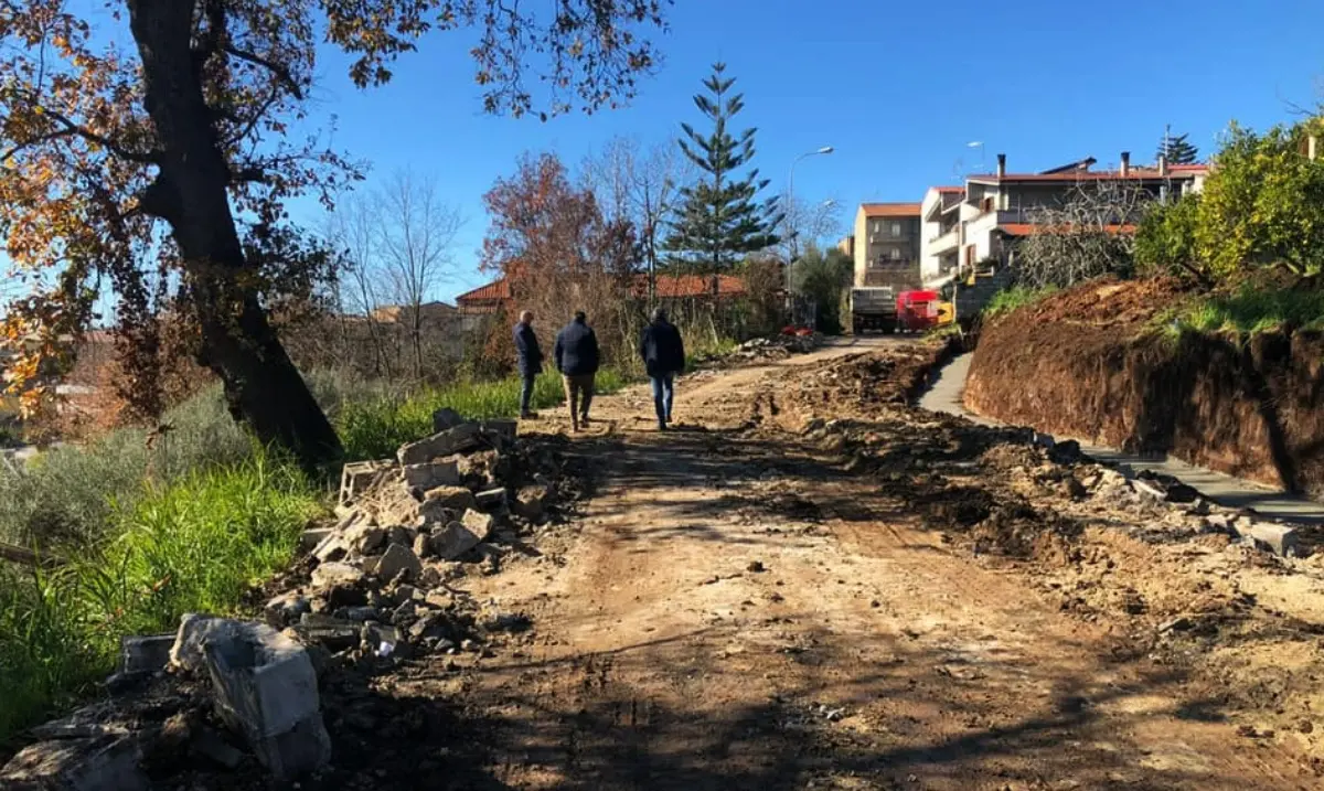 San Calogero, entrano nel vivo i lavori di ripristino della strada Pirandello
