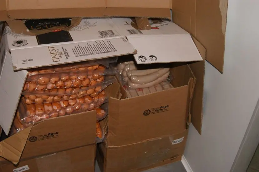 Alimenti scaduti e un lavoratore in nero, sequestrato ristorante di Pizzo - NOME