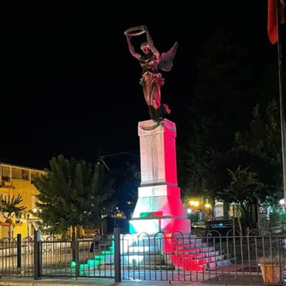 Caro energia, luci spente anche a Filadelfia per sensibilizzare il Governo