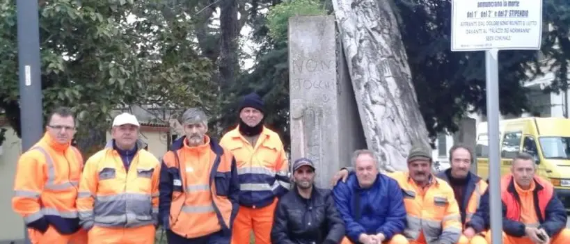 Si ferma la raccolta dei rifiuti a Mileto - VIDEO