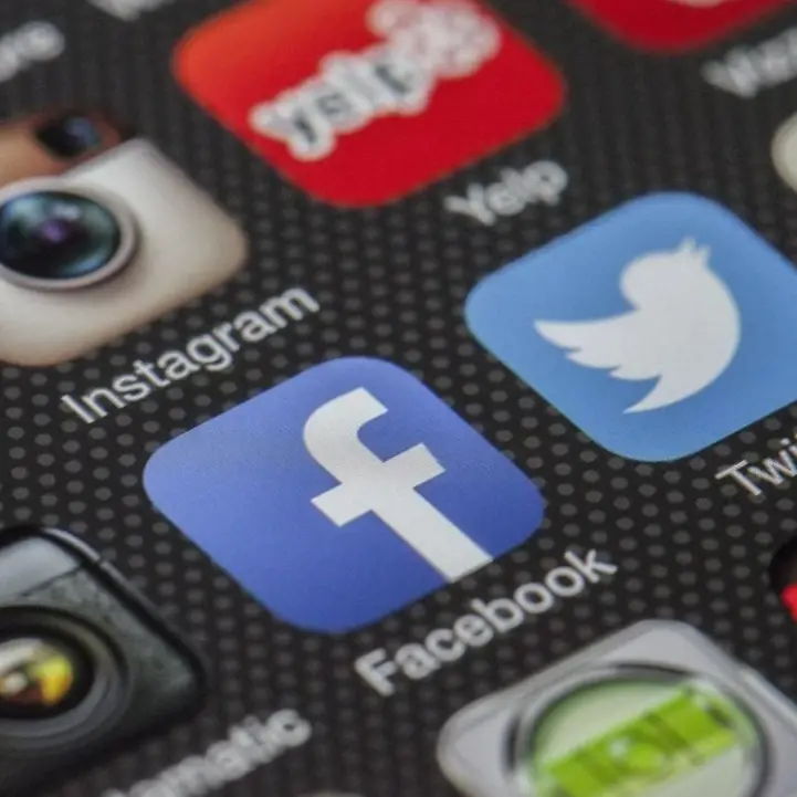 Viaggio nei profili social dei politici calabresi: dai più cliccati ai più imbarazzanti