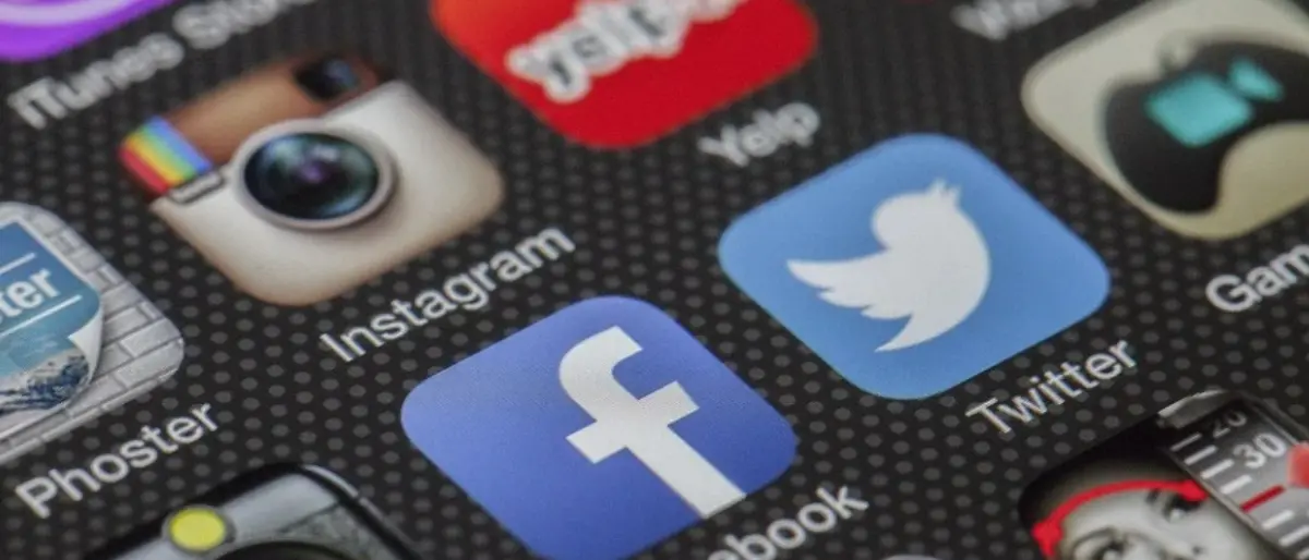 Viaggio nei profili social dei politici calabresi: dai più cliccati ai più imbarazzanti