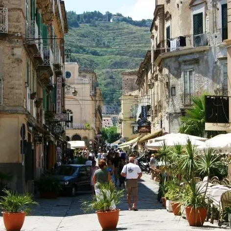 Occupazione suolo pubblico, il Consiglio di Tropea decide di non decidere