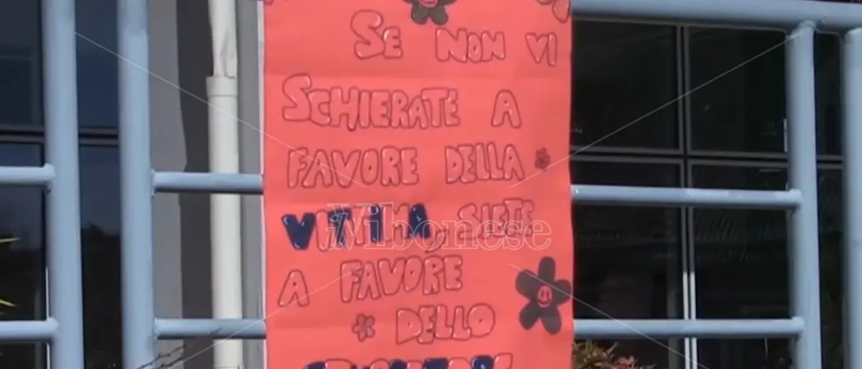 Presunte molestie, indagato docente del liceo scientifico di Castrolibero