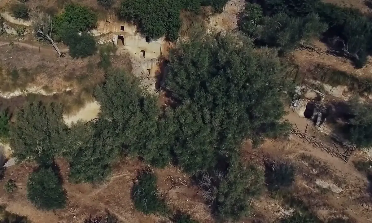 Le ricerche archeologhe di Achille Solano e le grotte di Zungri al centro del libro Corpus speluncarum medioevi