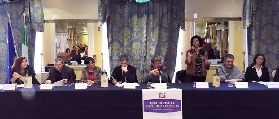 L’Arcigay al convegno di FI sulle unioni civili: “Trattati come fenomeni da baraccone” - VIDEO