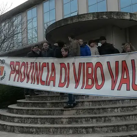 Provincia di Vibo, saldati tutti gli stipendi arretrati dei dipendenti (VIDEO)
