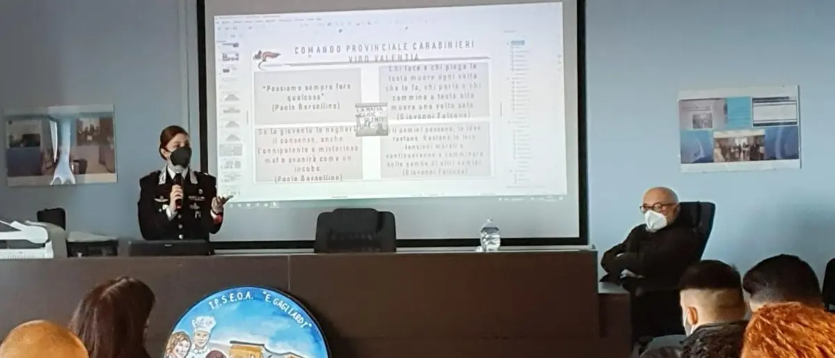 Legalità, gli studenti dell’istituto \"Gagliardi\" di Vibo incontrano l’Arma