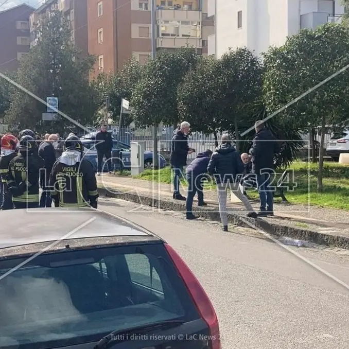 Operaio minaccia di darsi fuoco davanti al cantiere di “Ecologia oggi”