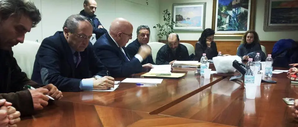 Provincia, i lavoratori in lotta ricevuti da Oliverio - VIDEO