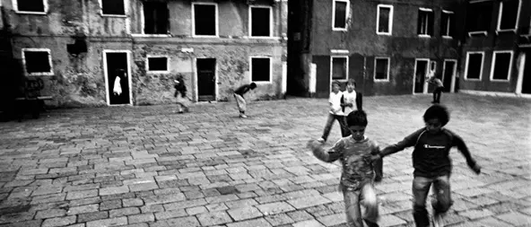 Ricadi: vietato giocare a pallone in piazza a Santa Domenica