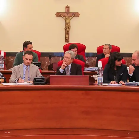 La maggioranza difende Miceli: «Nessun dubbio sulla sua imparzialità»