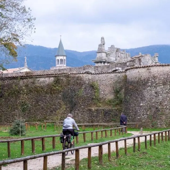 Siluna Fest 2024: un viaggio tra cultura e natura in bici che passa dalla Certosa e attraversa il Parco regionale delle Serre