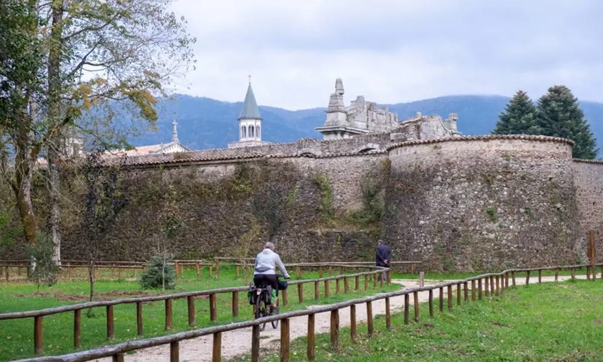 Siluna Fest 2024: un viaggio tra cultura e natura in bici che passa dalla Certosa e attraversa il Parco regionale delle Serre
