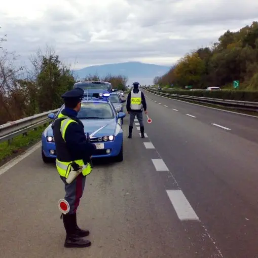 Attività della Polstrada a Pasqua: elevati 48 verbali e ritirate 5 patenti