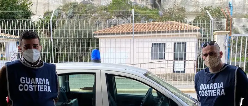 Novellame di sarda sequestrato a Parghelia dalla Guardia costiera di Tropea