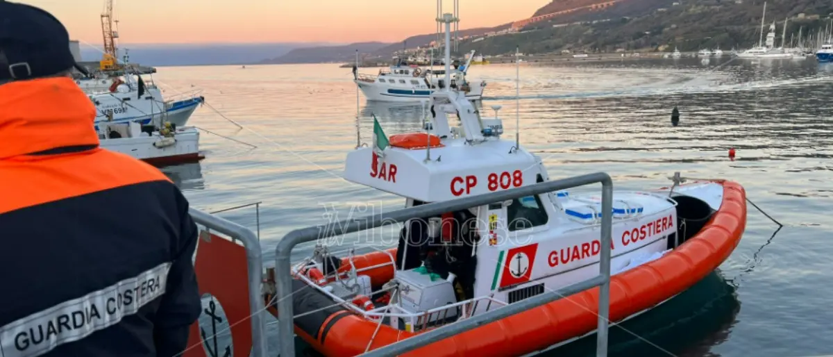 Cadavere al largo di Lamezia recuperato dagli uomini della Capitaneria di porto di Vibo
